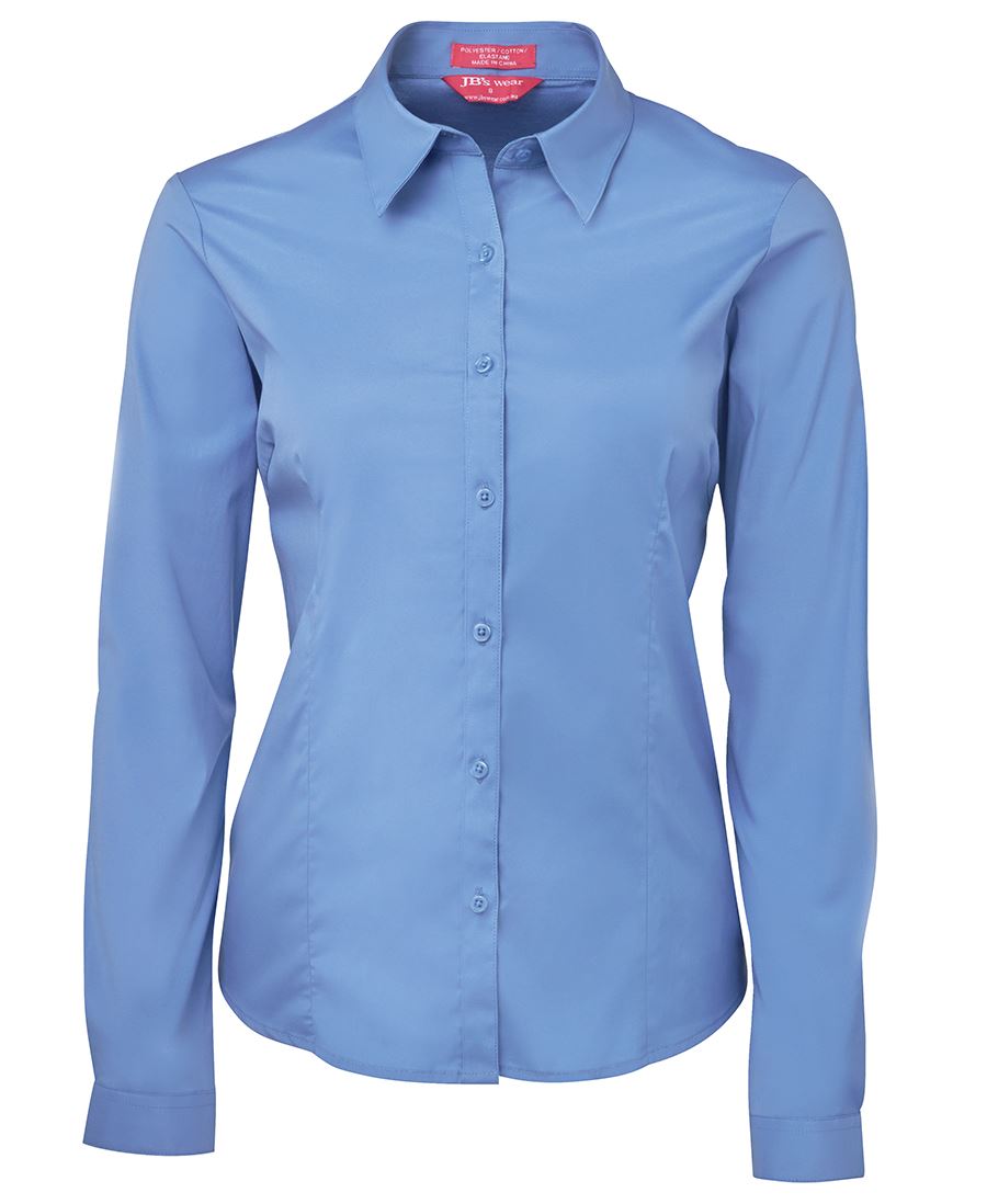 Cotton/Polyester/Elastane Solid: 115gsm, Spripe: 120gsm Contains Elastane for stretch and comfort Two-piece collar CF button opening Curved hem Set in sleeves Individually packed in JB’s logo bag with fit measurement guide Urban Fit