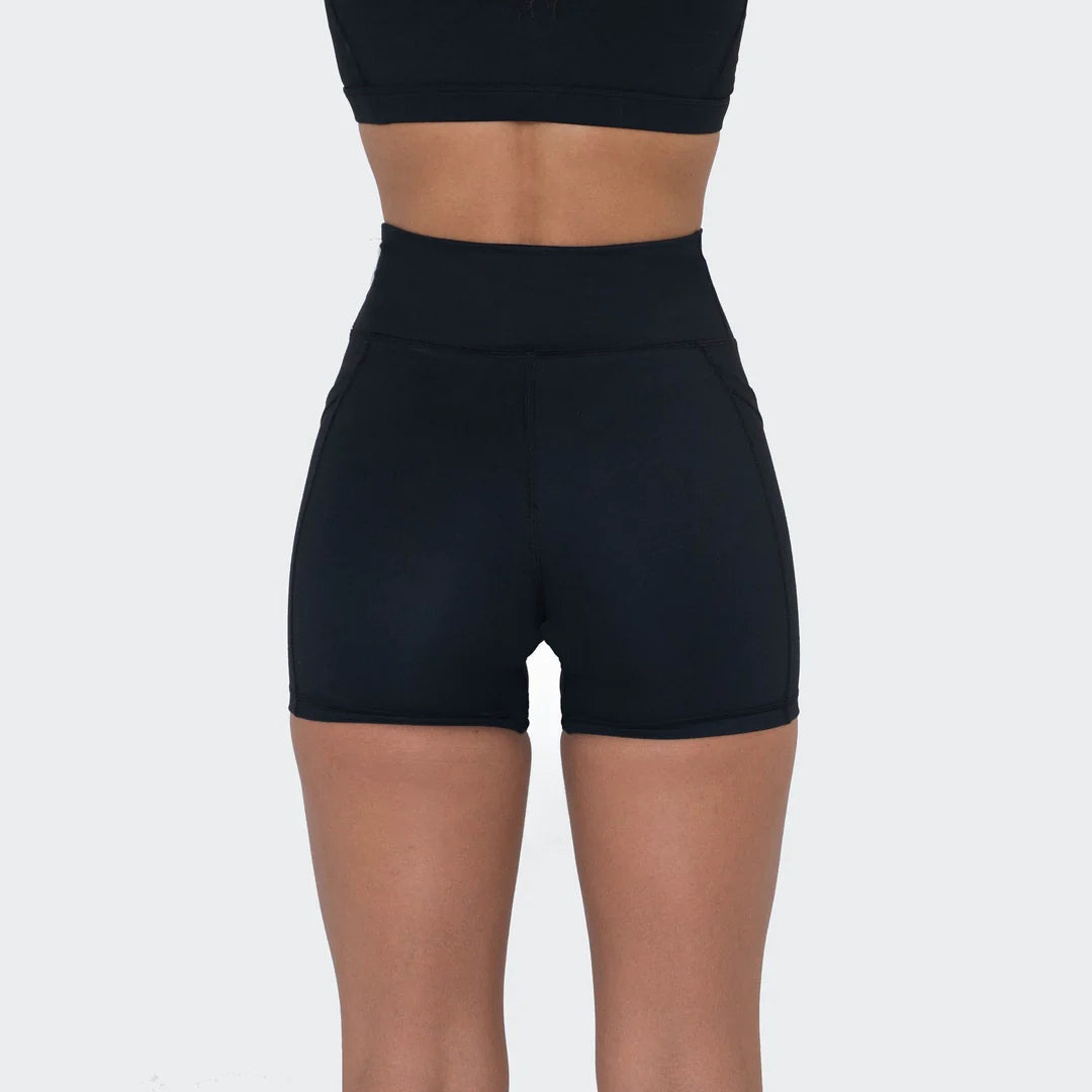 WOMENS ESSENTIAL MID SHORTS